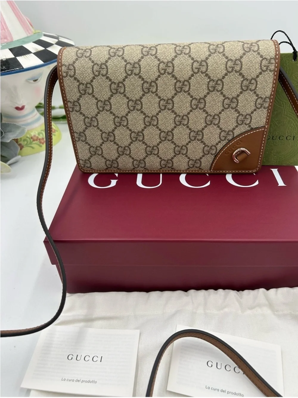 Women's Gucci Beige  GG Supreme Crossbody wallet in a strap . NWT